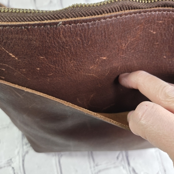 Duluth Trading lifetime leather brown leather crossbody field bag - Picture 10 of 11